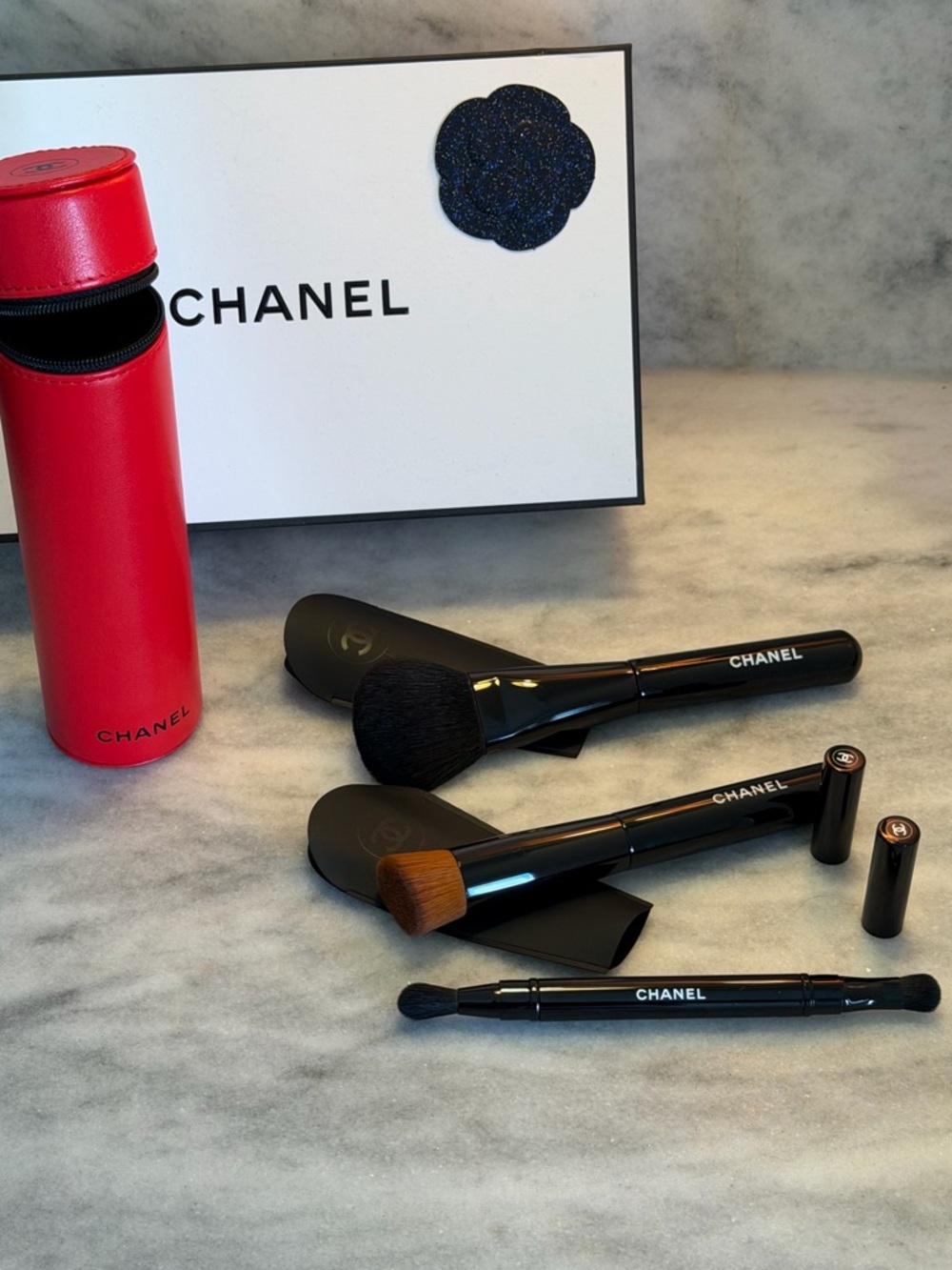 Les Pinceaux Chanel #147 3 travel makeup brushes limited edition Incendiaire red